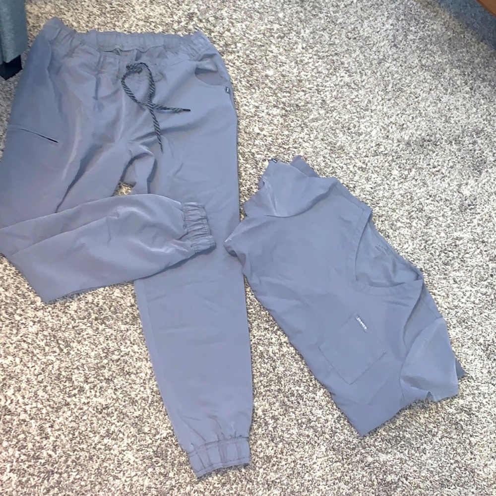 Jaanuu gray scrub set size large, top and joggers